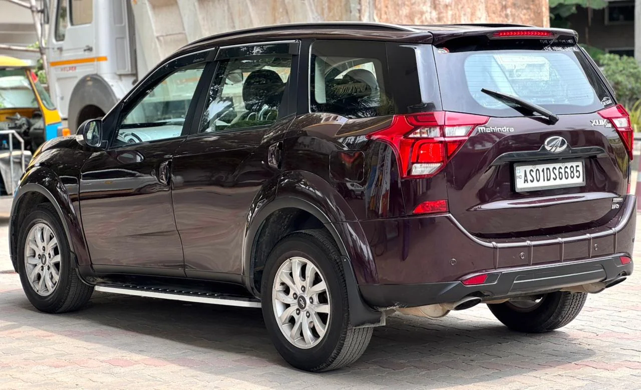 Mahindra XUV500 - Thumbnail 2